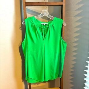 Lily and Olivia. Green work sleeveless top. Size L